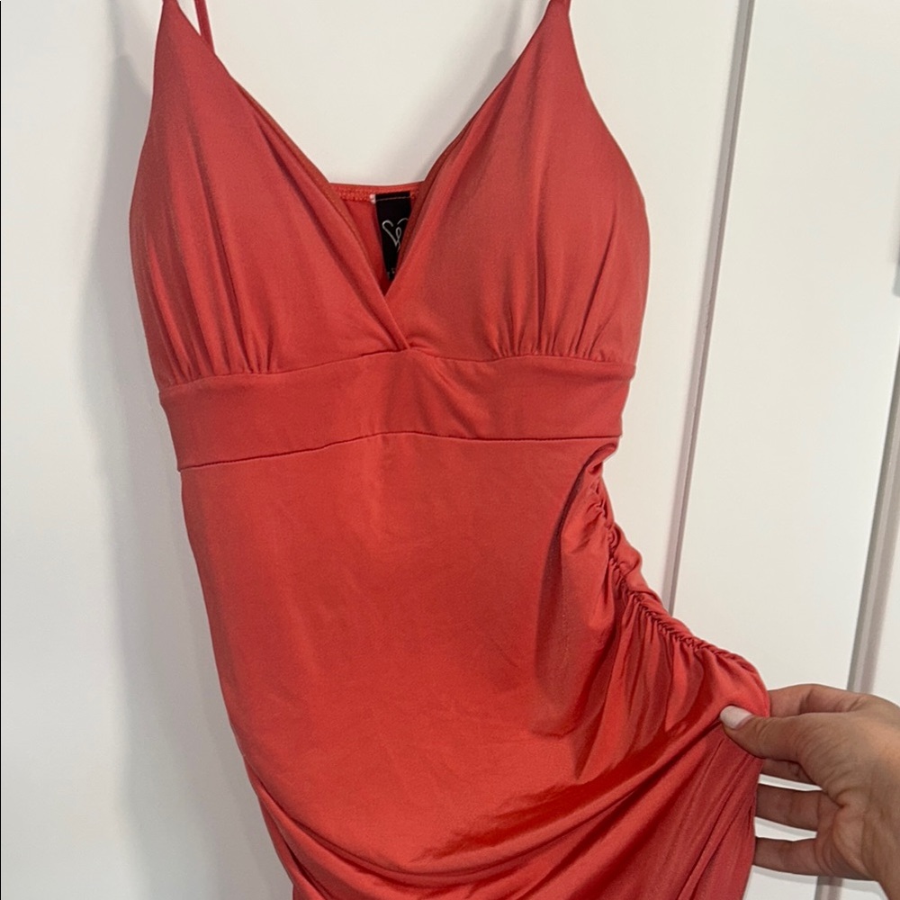 Silky Windsor dress in coral